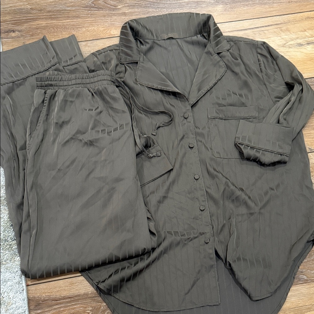 Nuuds satin pj set